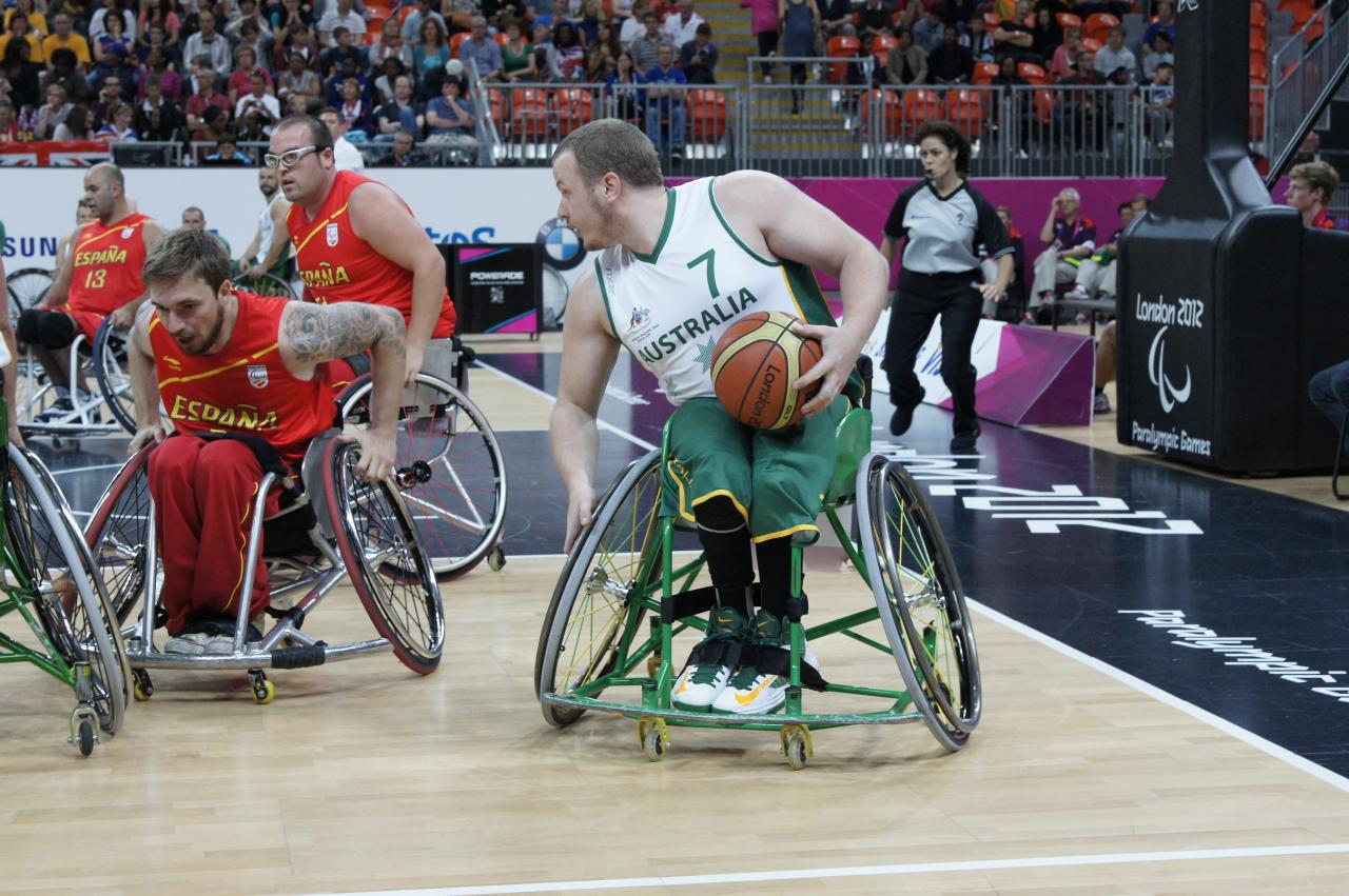 Wheelchair jake paralympic baloncesto silla ruedas williams ball defend medals atletas deportiva uli