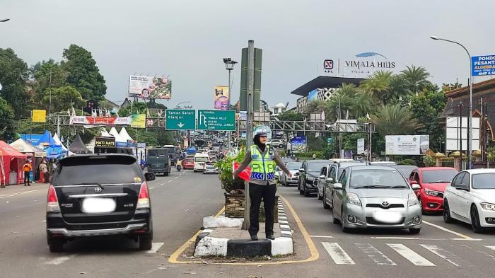 Bazokabet – 114 Ribu Kendaraan Padati Kawasan Puncak Bogor Kemarin, Kemacetan Parah Menyerang