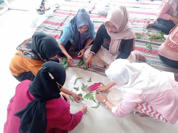 Mahasiswa KKN Mengadakan Workshop Membuat Batik Jumputan