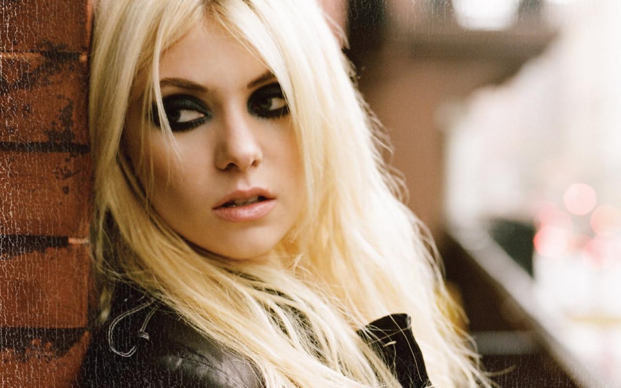 Taylor Momsen: Karier Musik, Film, dan Gaya Hidup