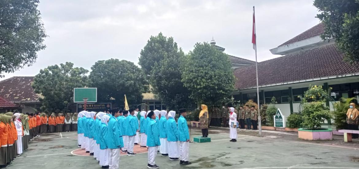 Bazokabet - MTsN 6 Bantul Gelar Lomba Kaligrafi dalam Hari Santri Nasional