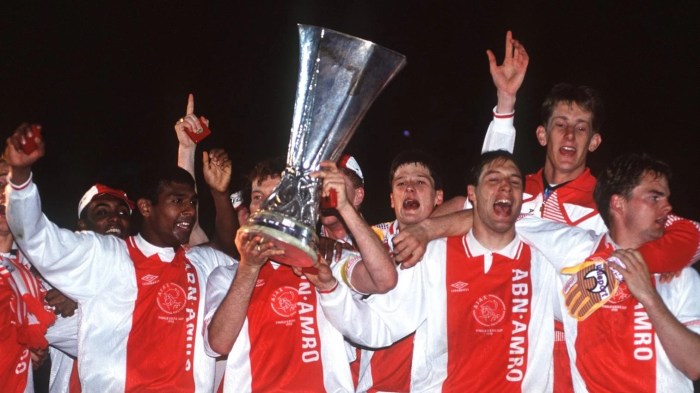 BAZOKABET Hasil Liga Europa: Ajax menang telak, Porto taklukkan Hoffeinheim