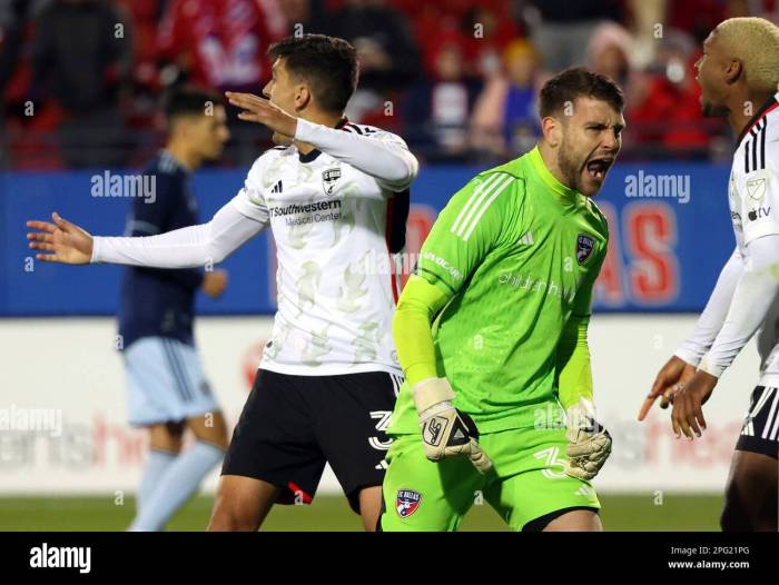 Maarten Paes Cedera, Kiper Indonesia Absen Saat Dallas vs