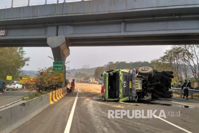 BAZOKABET - Kronologi kecelakaan Tol Cipularang terbaru